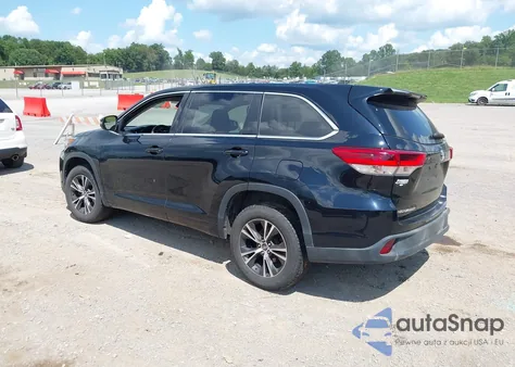 2018 Toyota Highlander Le z USA, uszkodzony, nr VIN 5TDZARFH4JS039338